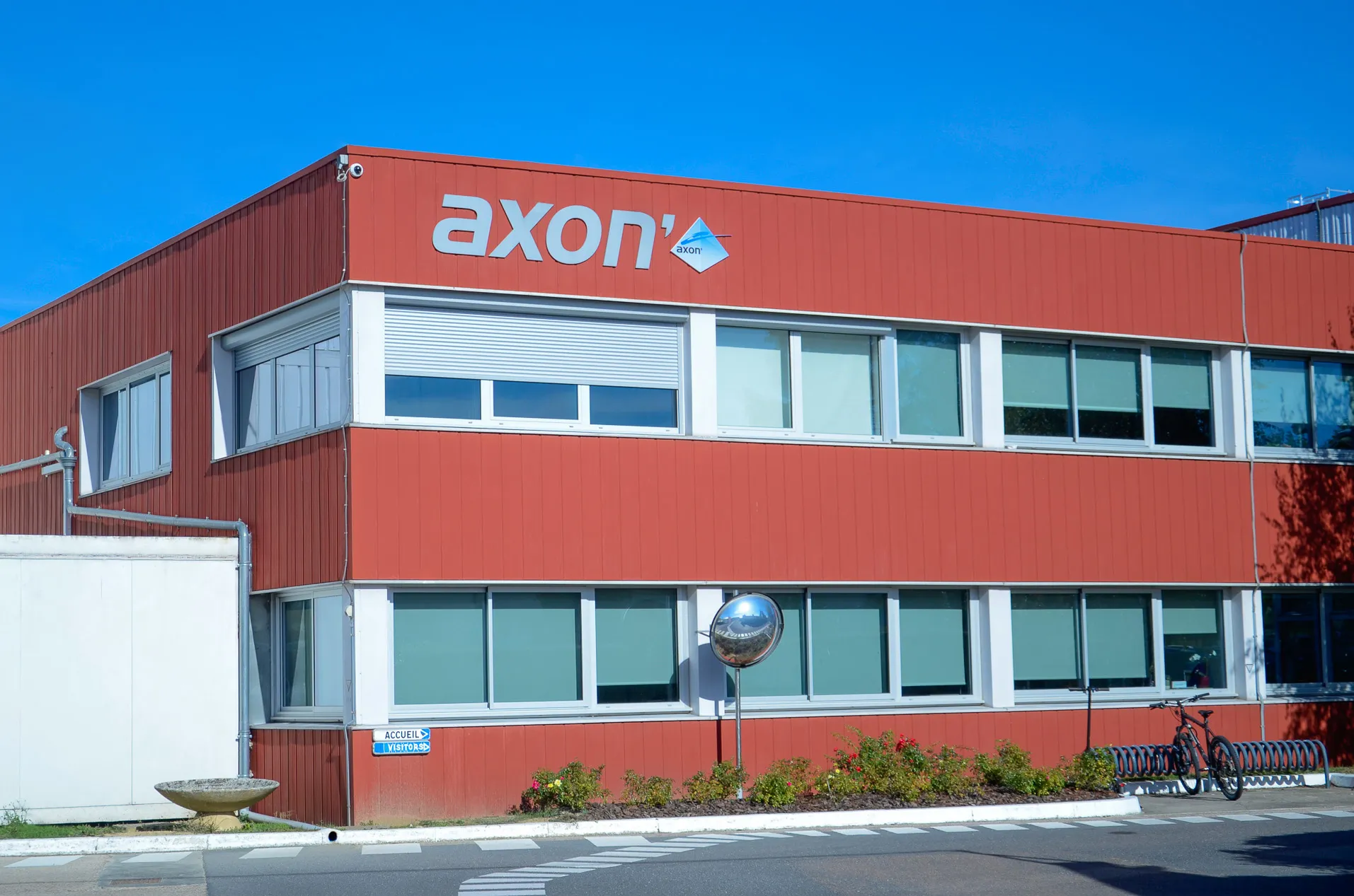 Axon' Cable : cables and connectors